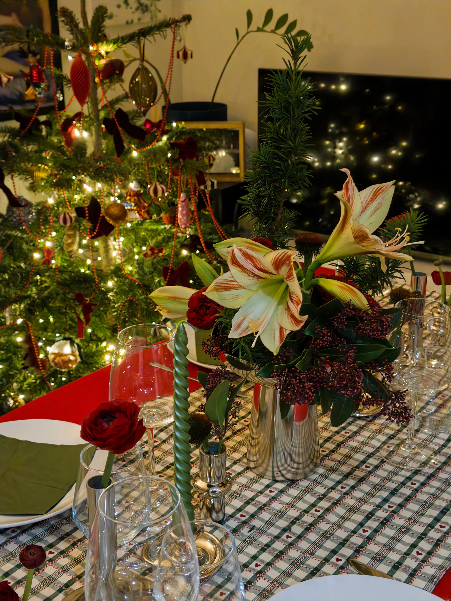 Christmas Amaryllis Star floral arrangement